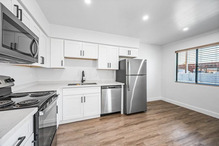 3133 E Fairmount Ave #3133 - Photo 4 of 16