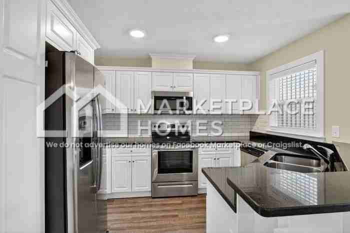 112 Downsbury Rd - Photo 5 of 24