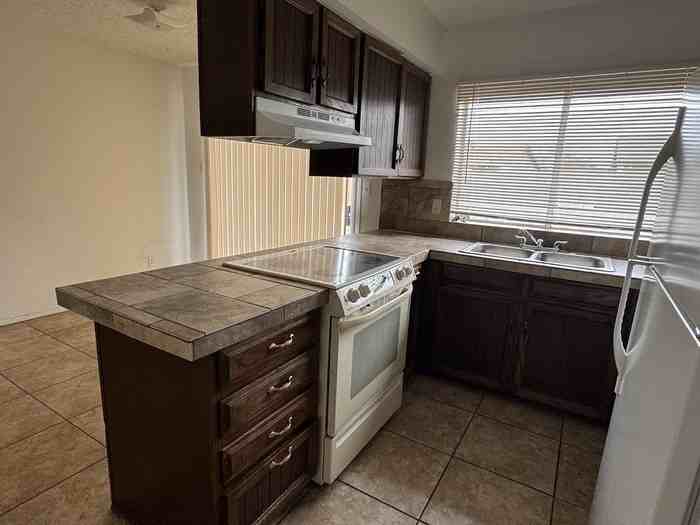 7522 W Montecito Ave - Photo 5 of 22