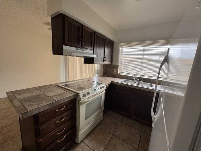 7522 W Montecito Ave - Photo 6 of 22