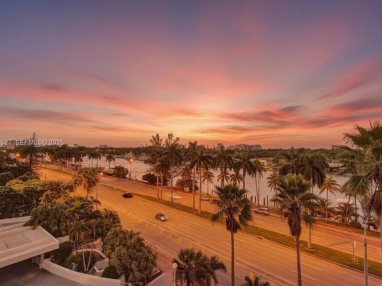 5005 Collins Ave #608 - Photo 5 of 35