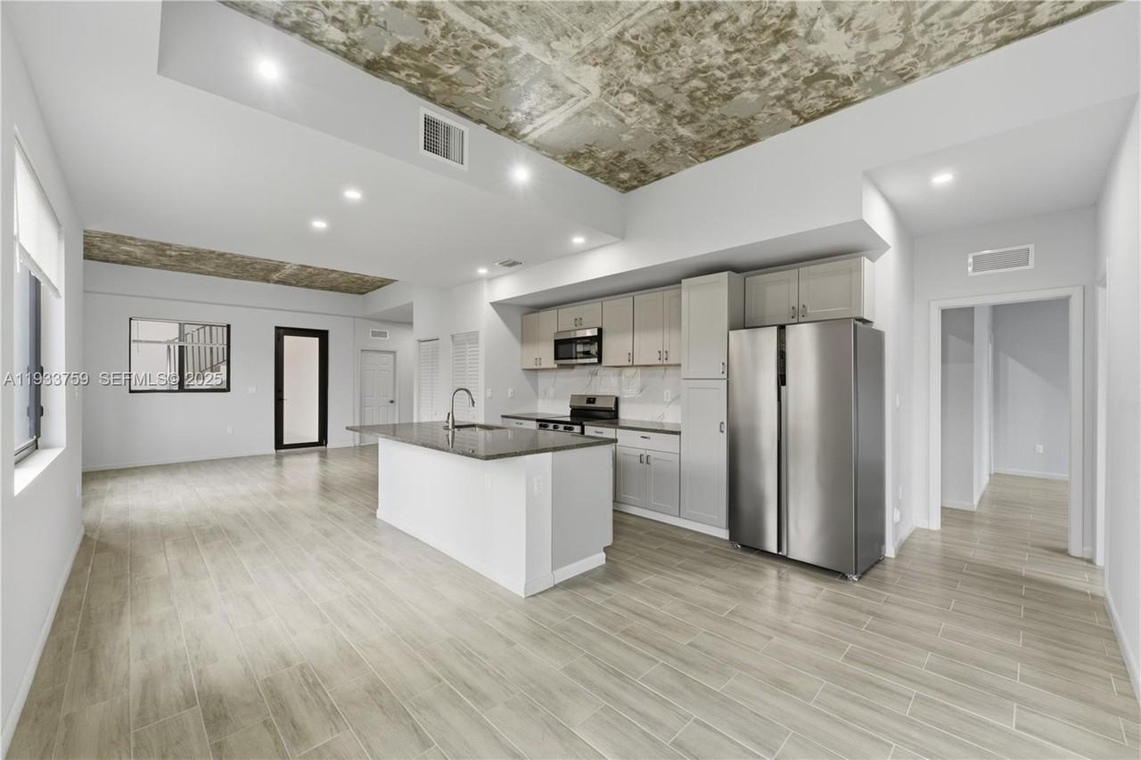 1393 Nw 31st Ave - Photo 7 of 20