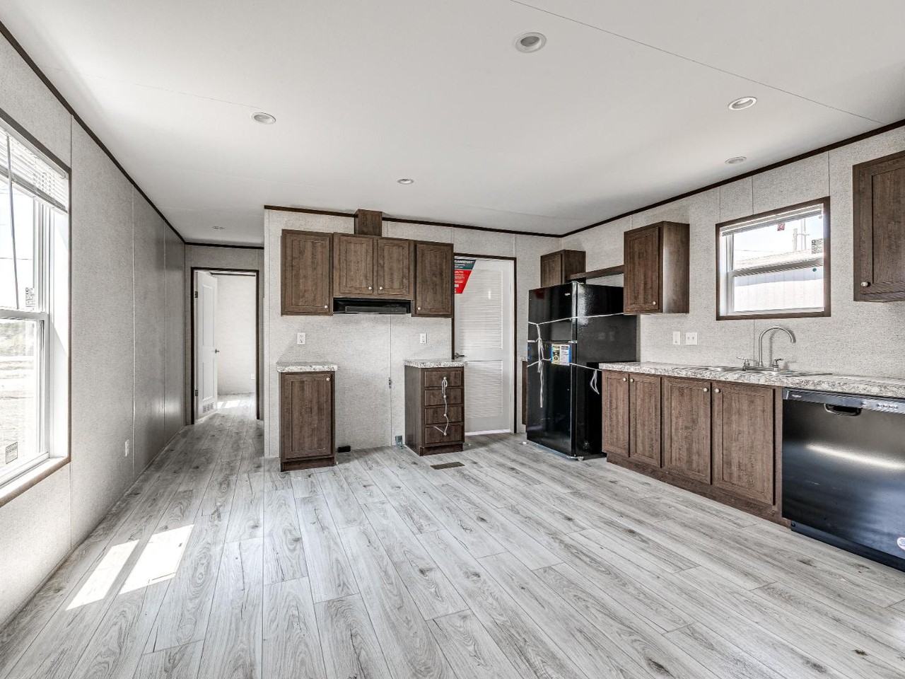 801 North Leo Street - Photo 7 of 10