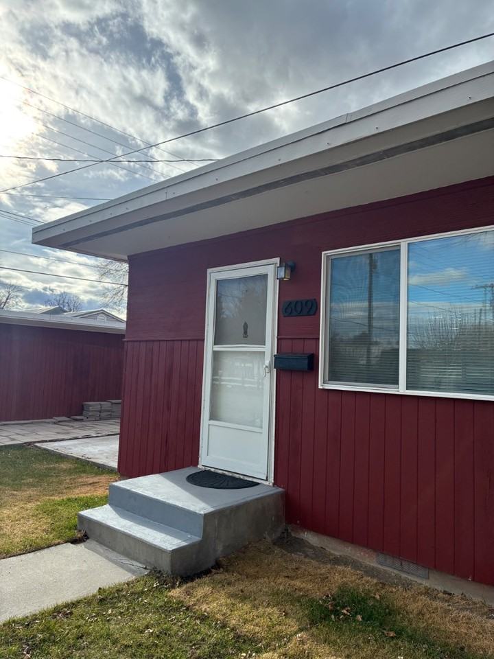 609 J St - Photo 3 of 10