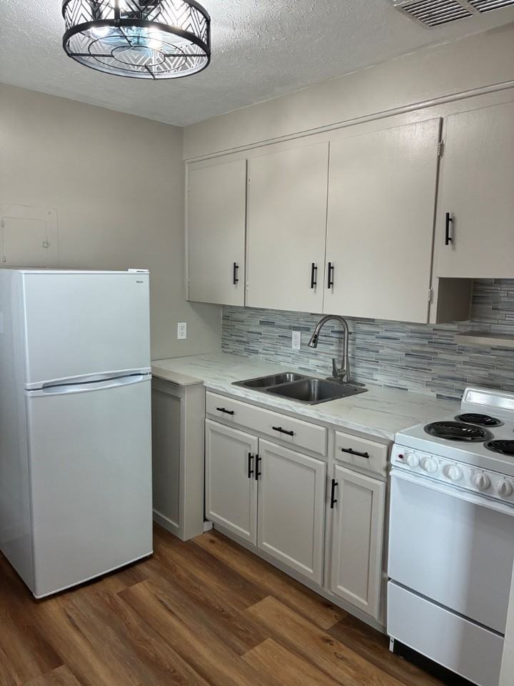 609 J St - Photo 7 of 10