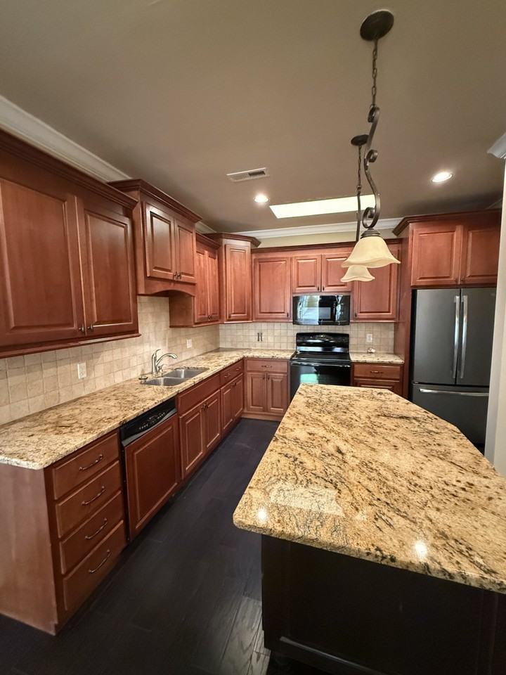 15047 Ashmont Blvd Se #1 - Photo 4 of 27