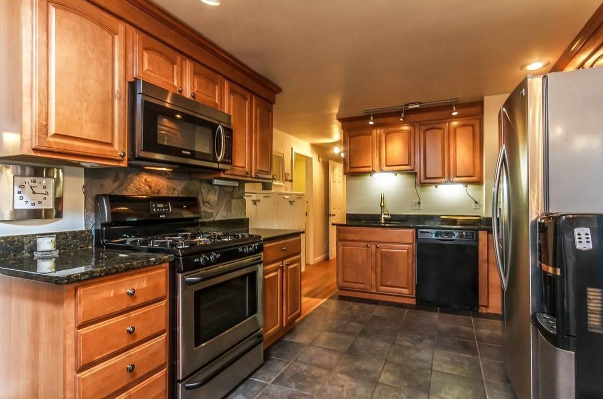 402 S Main St #1 - Photo 2 of 8