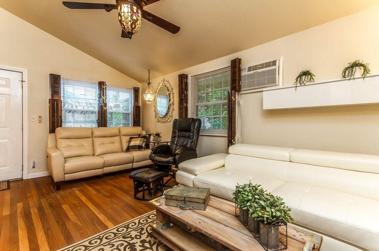 402 S Main St #1 - Photo 6 of 8