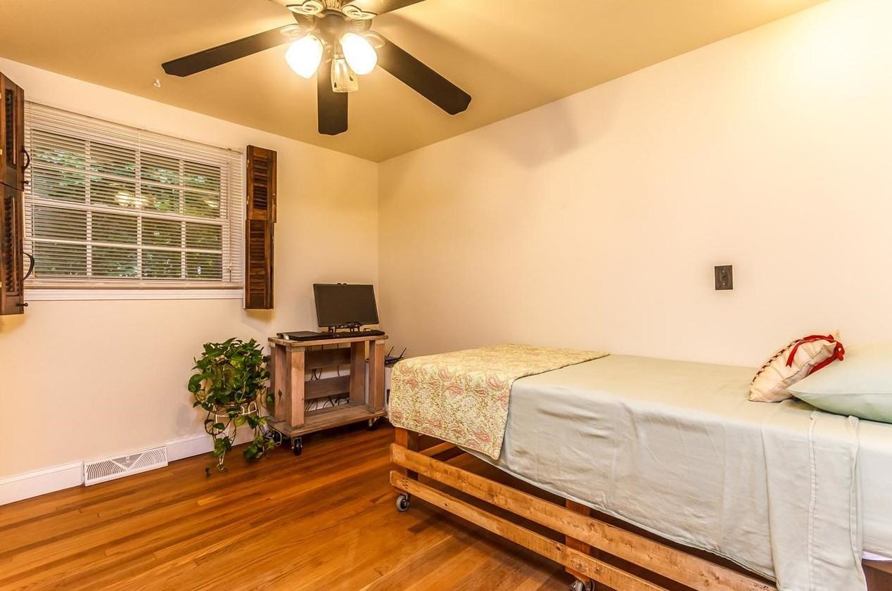 402 S Main St #1 - Photo 7 of 8