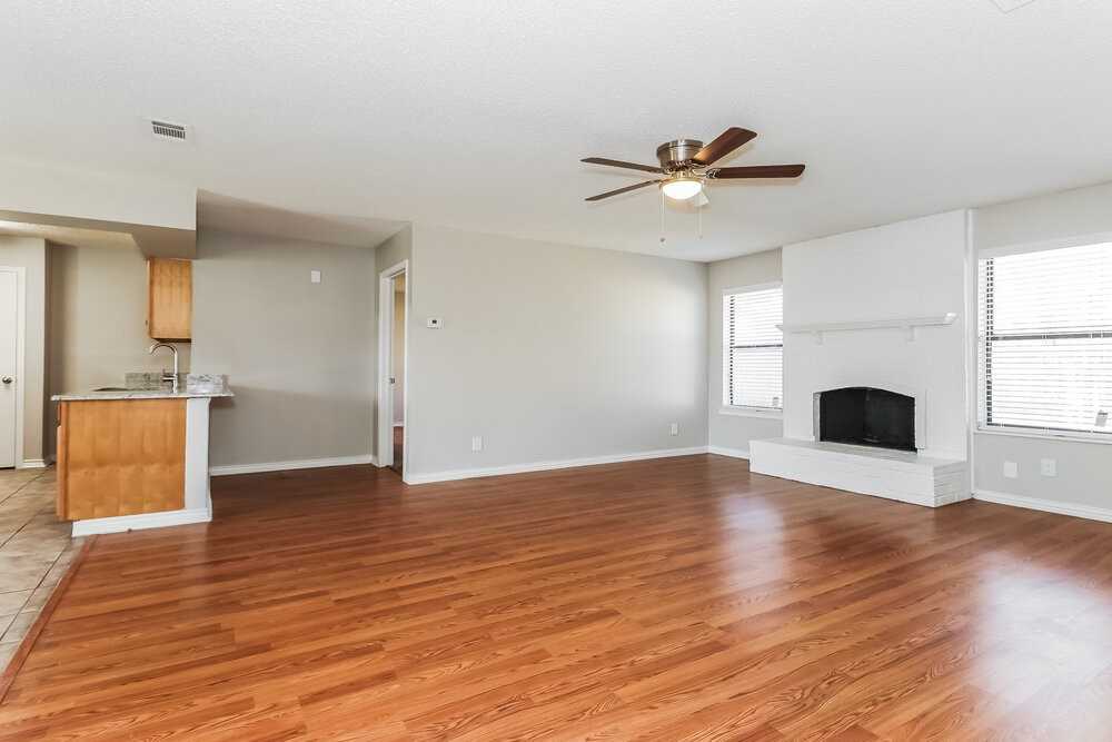 3713 Longstraw Dr - Photo 2 of 14