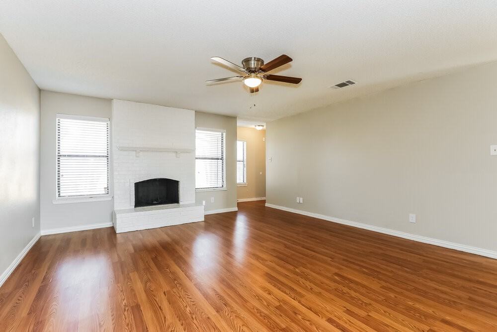 3713 Longstraw Dr - Photo 4 of 14