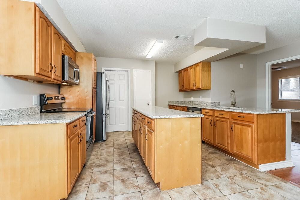 3713 Longstraw Dr - Photo 7 of 14