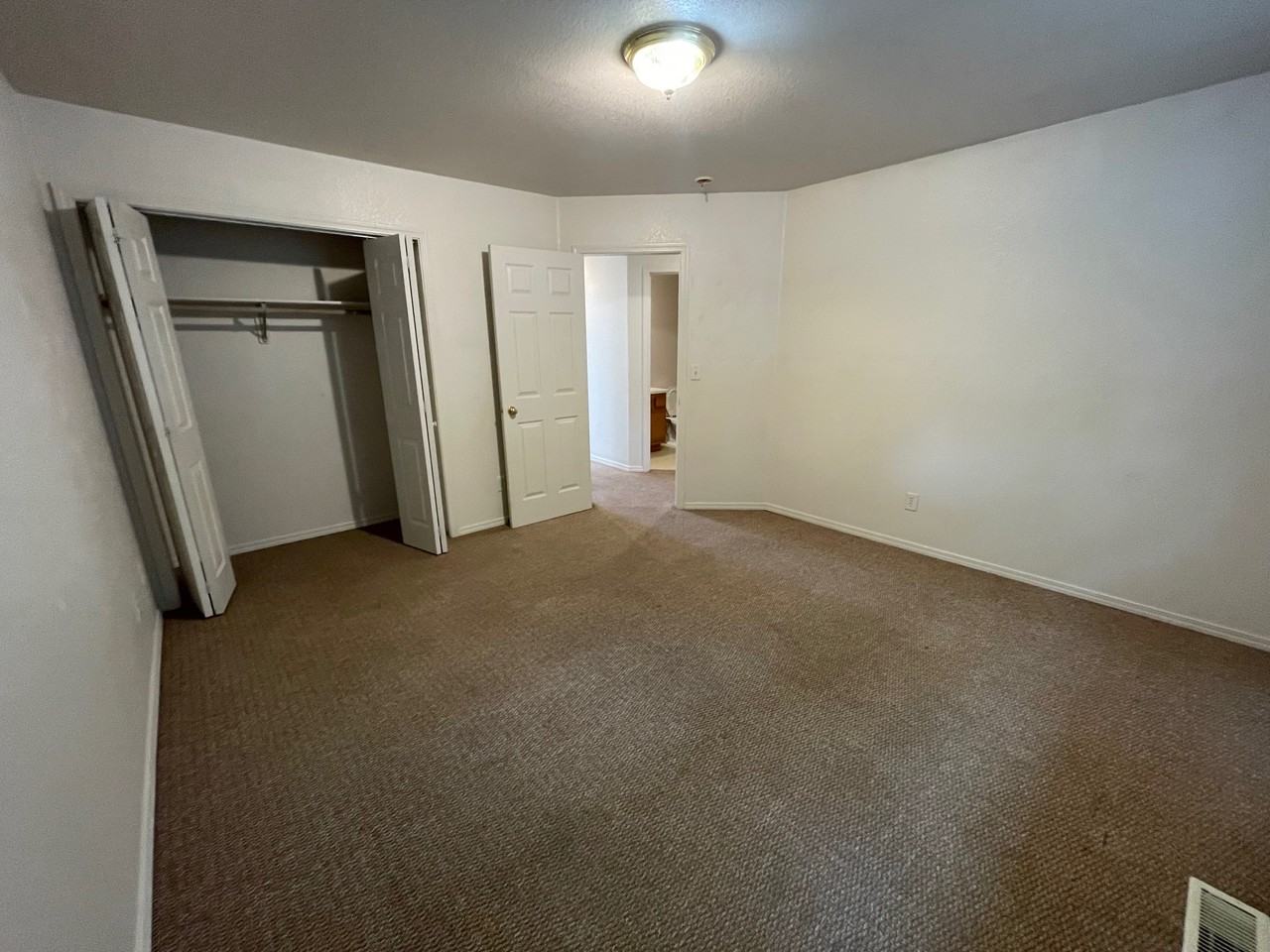 913 Dimaggio Dr #B - Photo 5 of 18