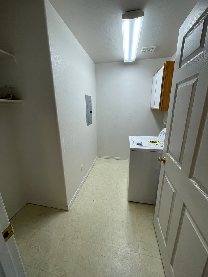 913 Dimaggio Dr #B - Photo 6 of 18