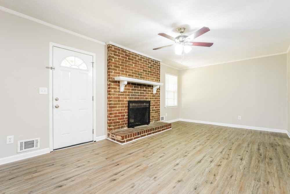 1752 Enid Dr - Photo 4 of 19