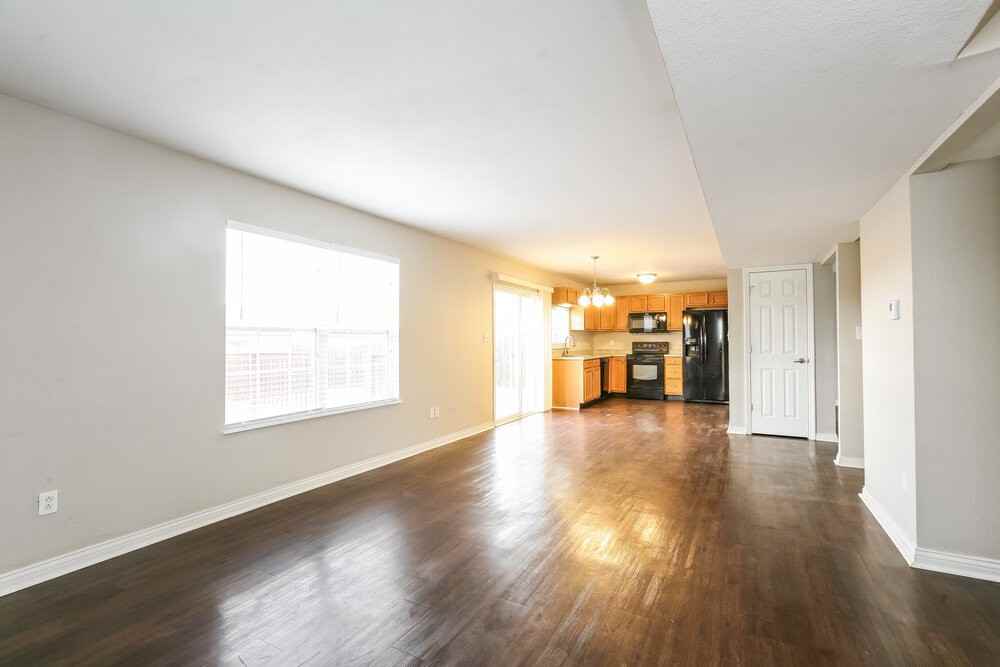 2718 Rothe Ln - Photo 4 of 16