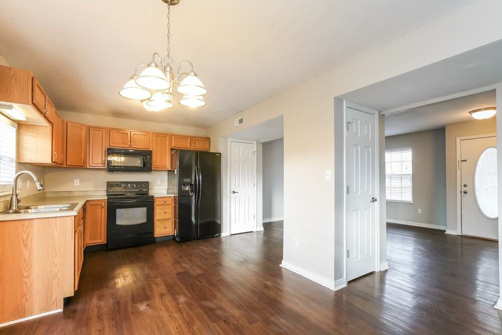 2718 Rothe Ln - Photo 6 of 16