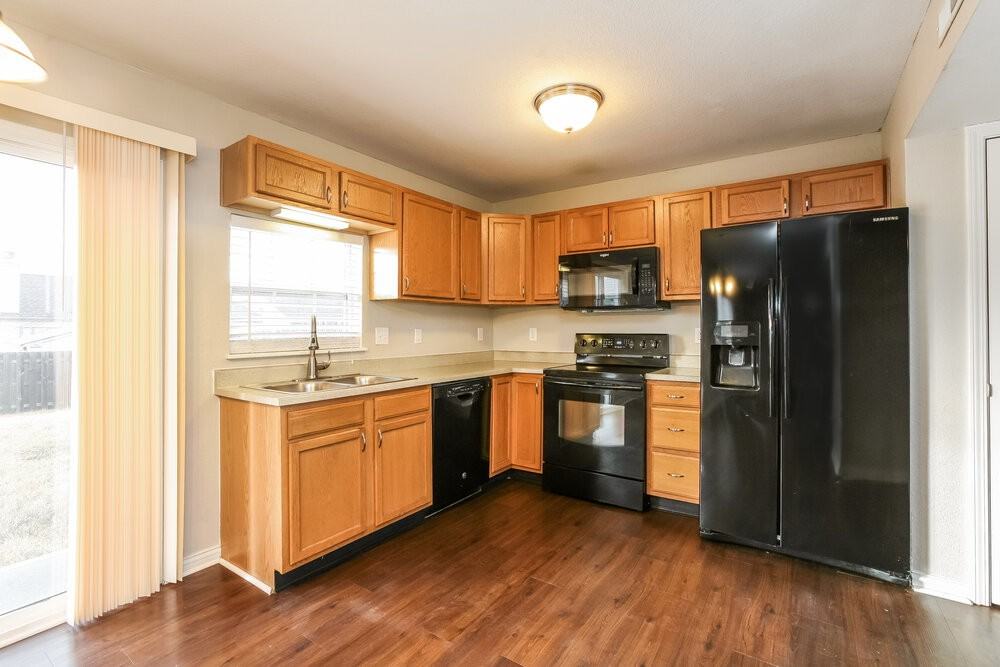 2718 Rothe Ln - Photo 7 of 16