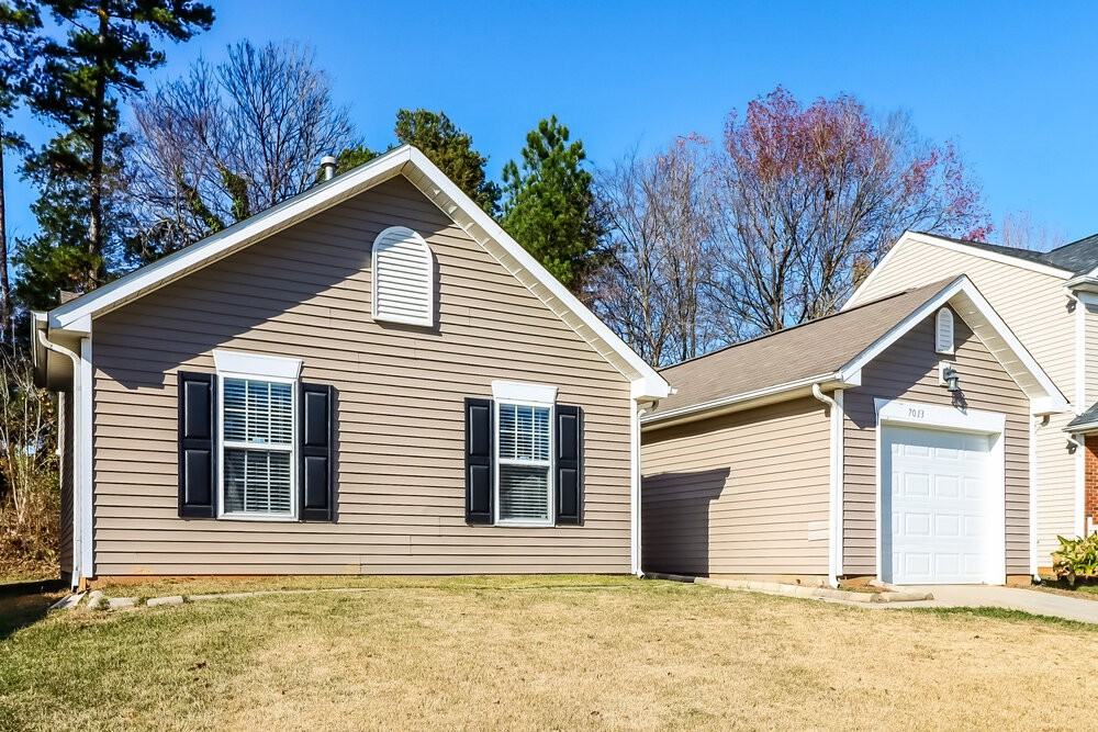 7013 Sunman Rd - Photo 3 of 19