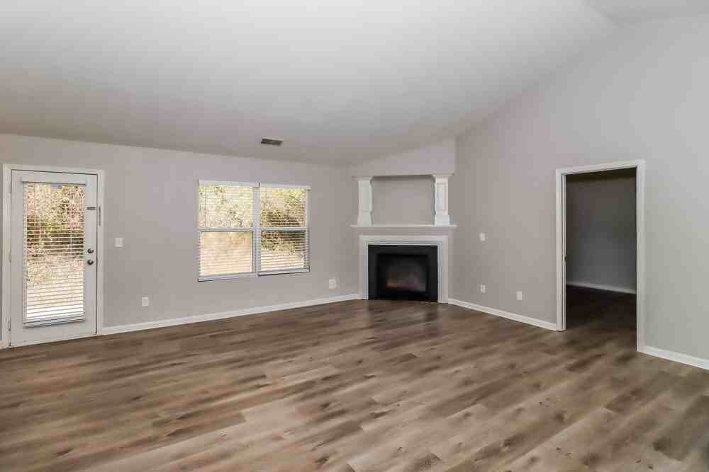 7013 Sunman Rd - Photo 6 of 19