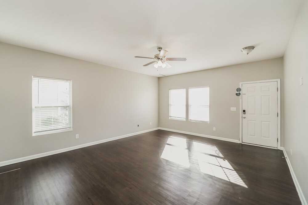 4828 Abercromby St - Photo 5 of 23