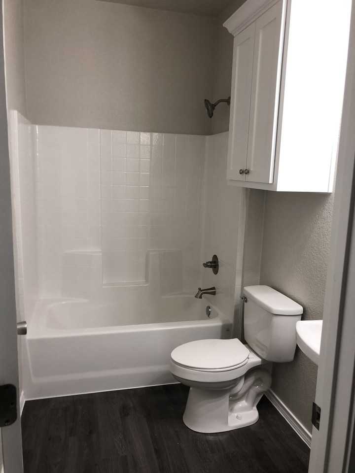 223 S Buffalo Ave Apt C #1 - Photo 3 of 10