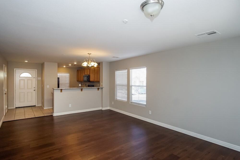 1082 Paradise Coach Dr - Photo 4 of 16