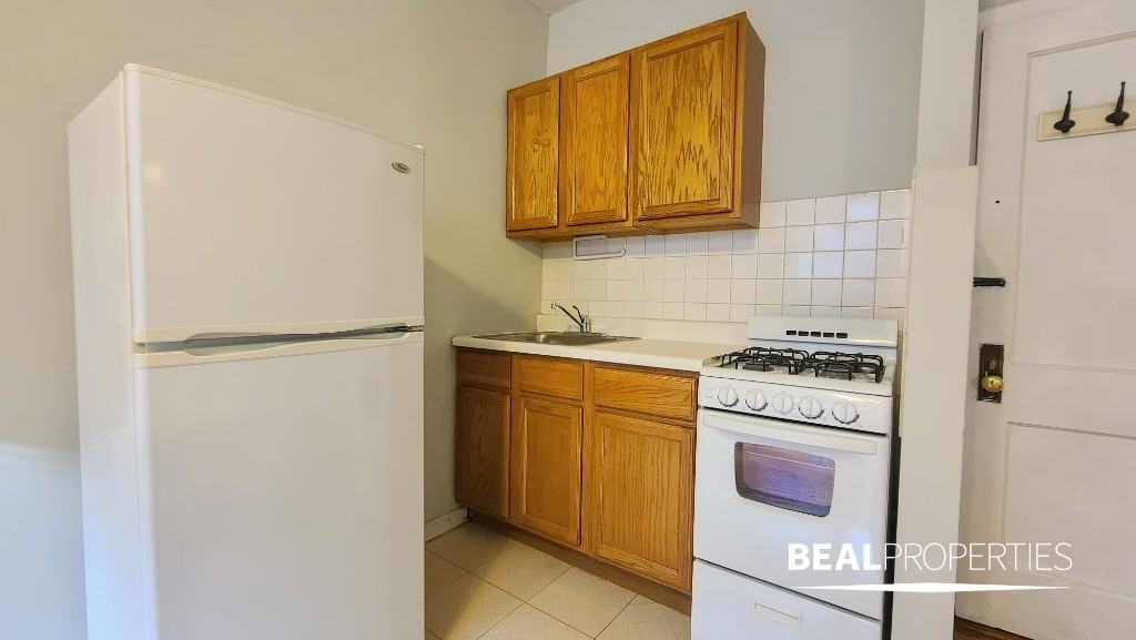 1050 W George St - Photo 4 of 6