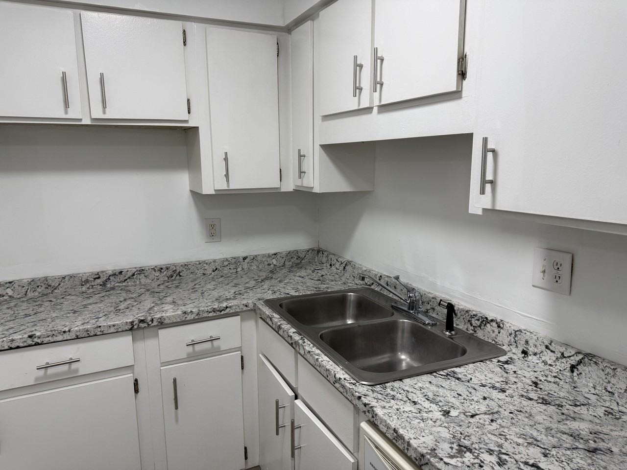 103 Stonetree Dr #1 - Photo 4 of 14