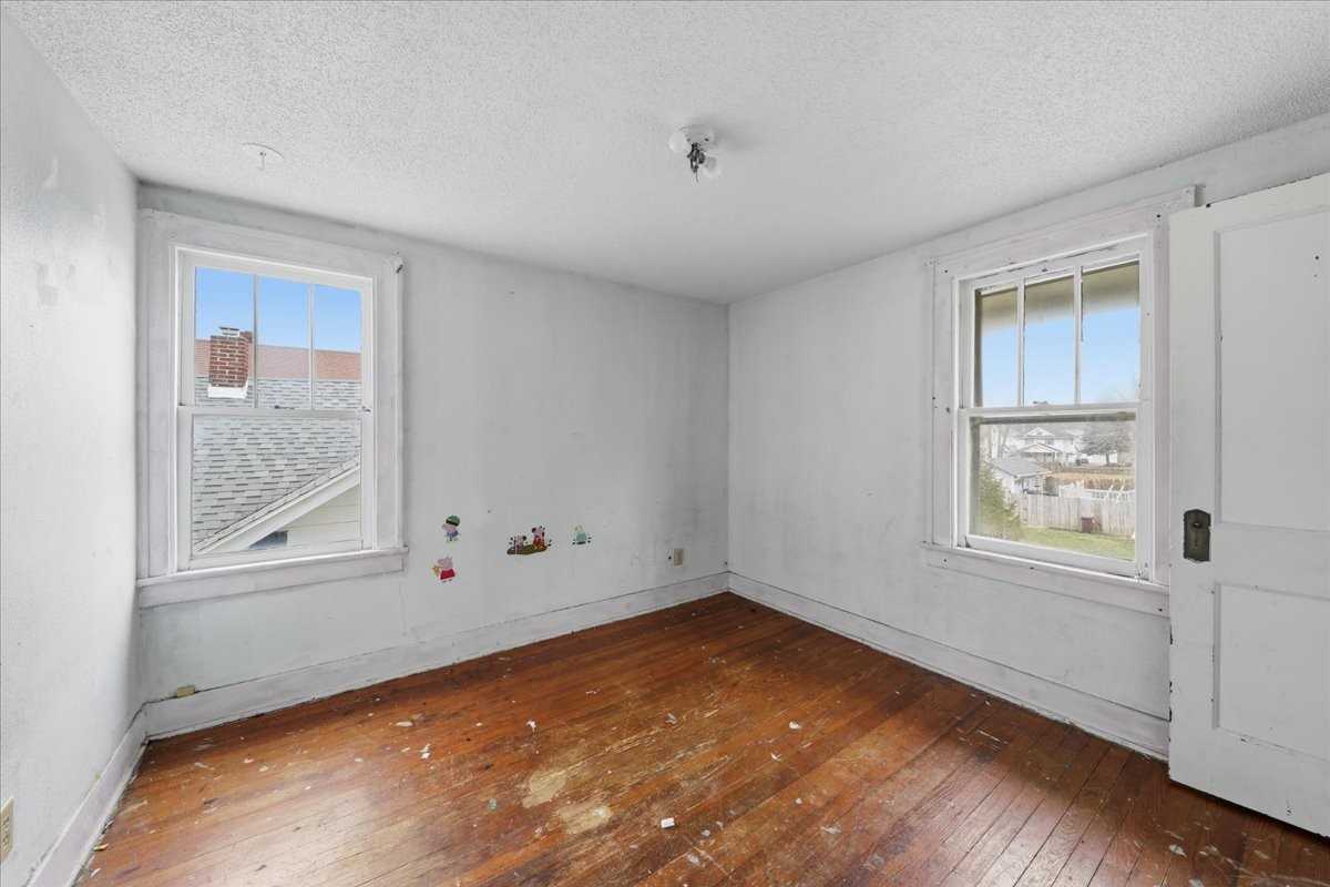 559 Cortlandt Ave #1 - Photo 5 of 24