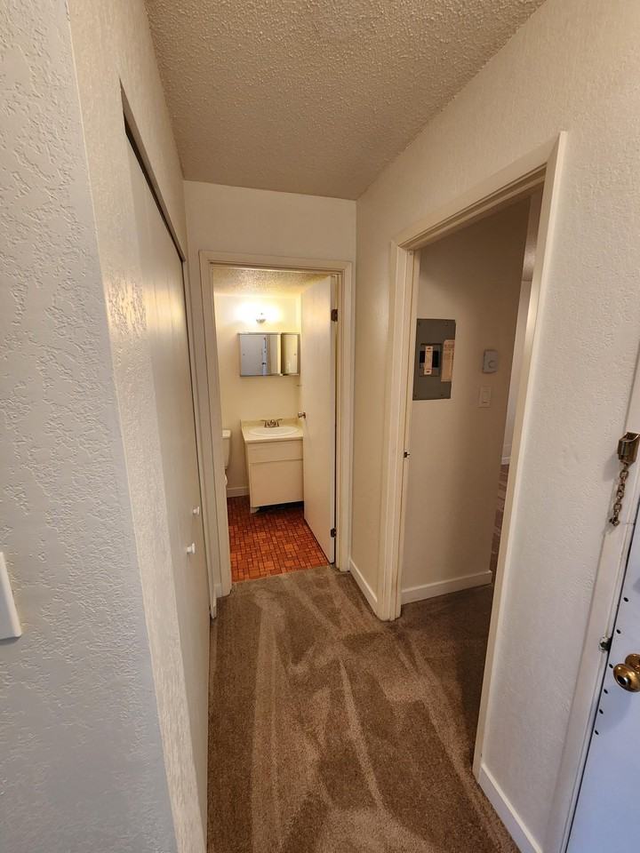 1986 Glenidle Rd #4 - Photo 3 of 13