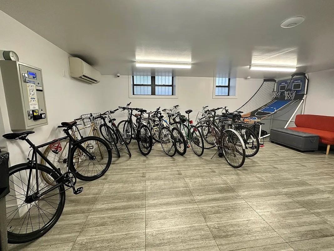 279 Kosciuszko St #105 - Photo 7 of 8