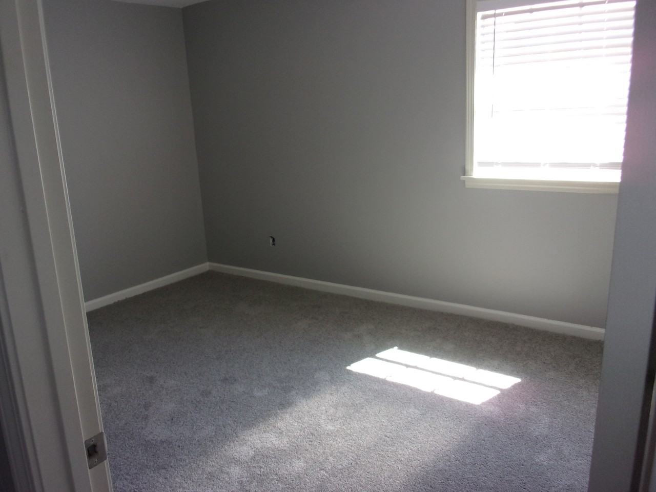 1594 Oakwood St - Photo 2 of 10