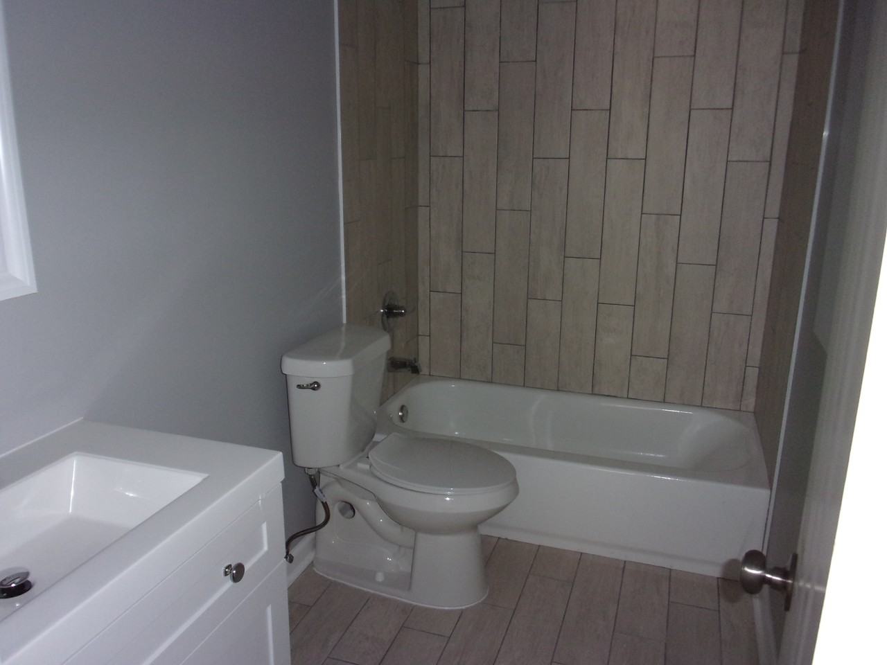 1594 Oakwood St - Photo 3 of 10