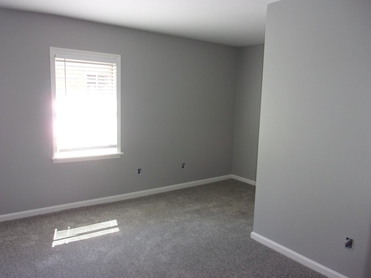 1594 Oakwood St - Photo 4 of 10