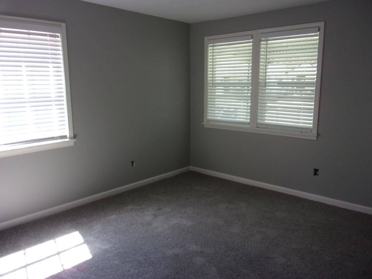 1594 Oakwood St - Photo 5 of 10