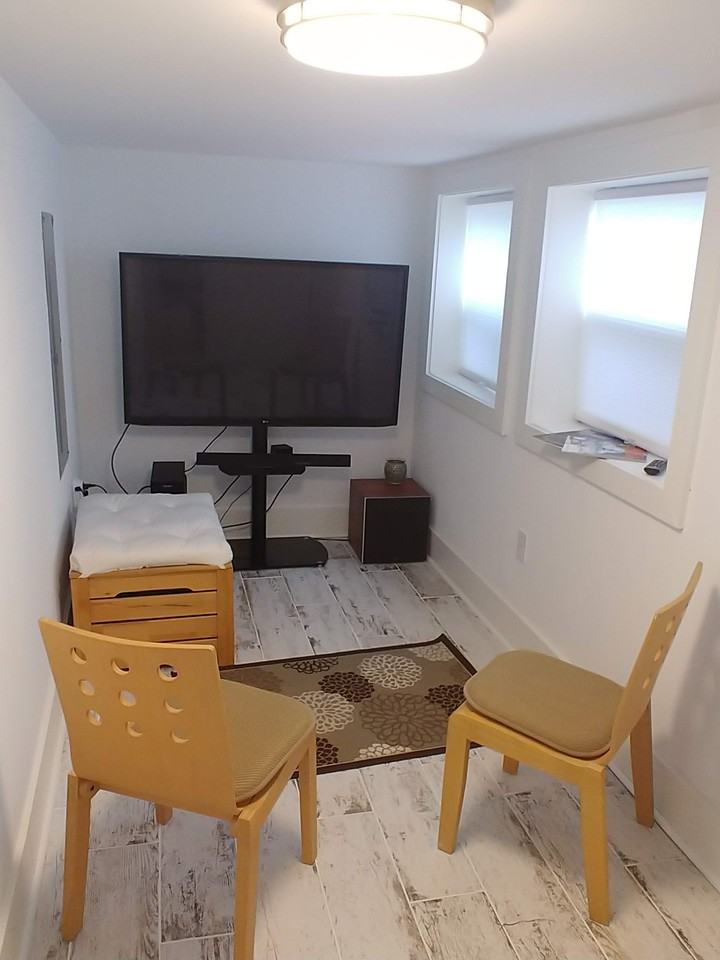 1304 Allison St Ne #B - Photo 3 of 6