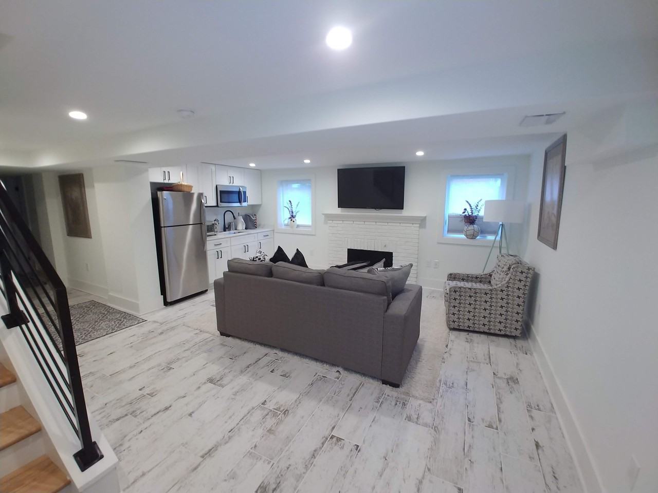 1304 Allison St Ne #B - Photo 4 of 6