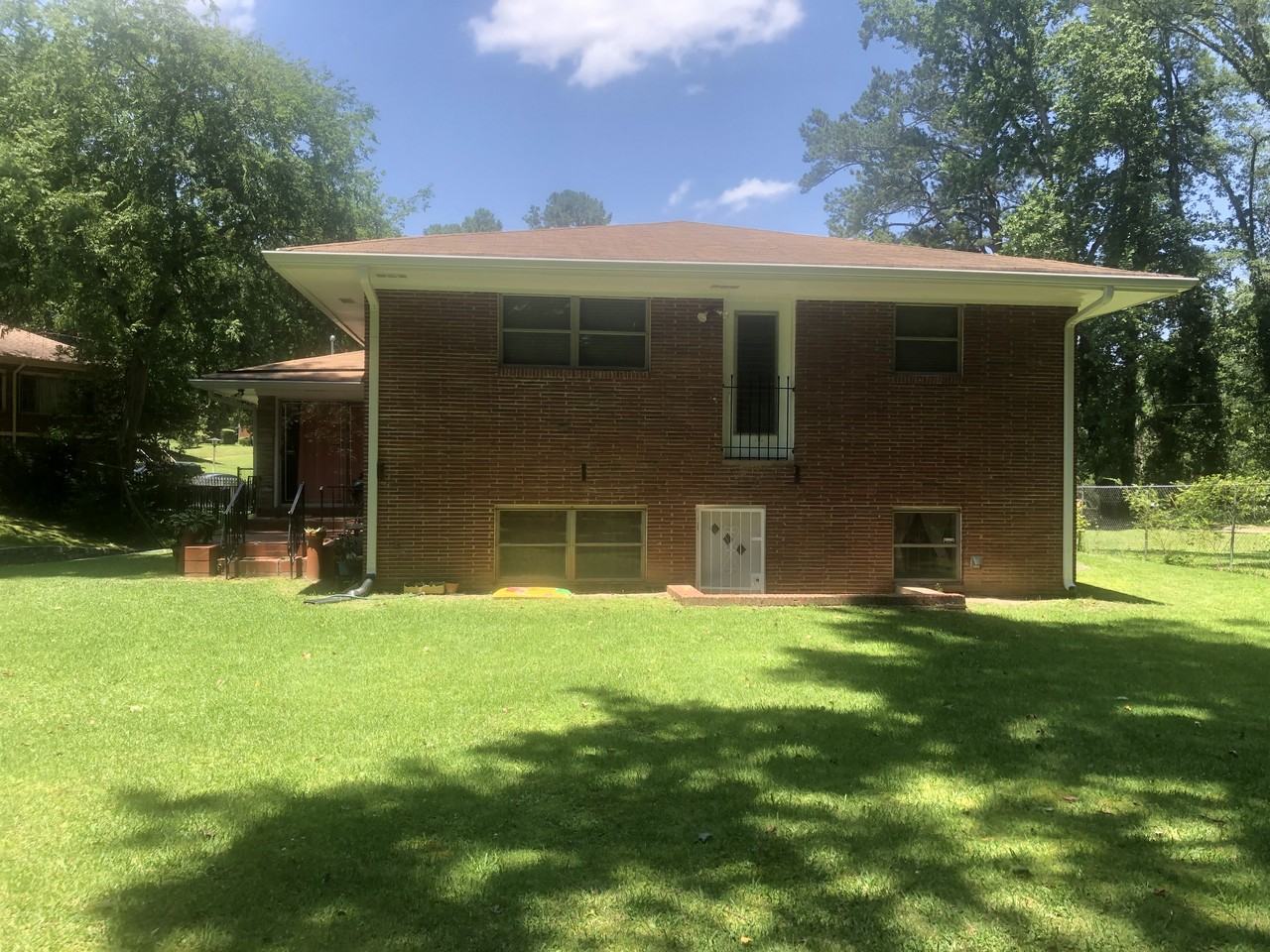 215 W Lake Dr Nw #2 - Photo 2 of 11