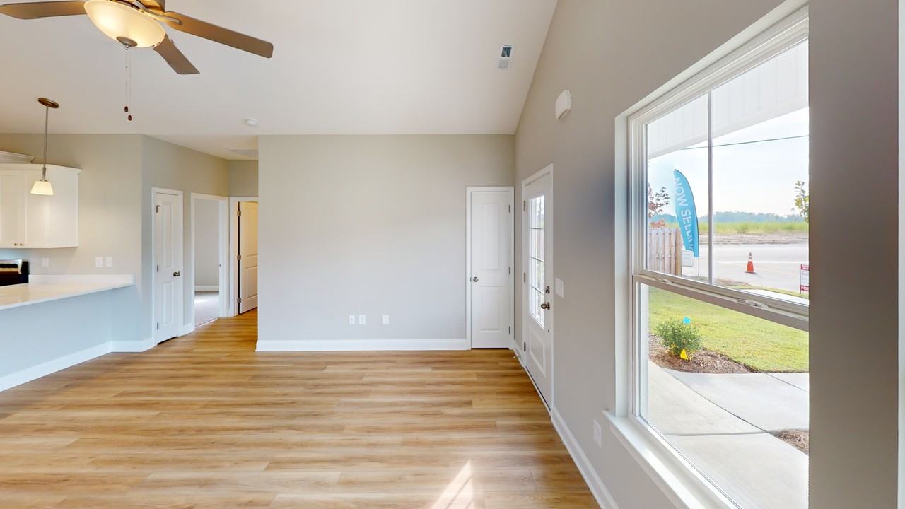 1044 Moen Loop - Photo 2 of 16