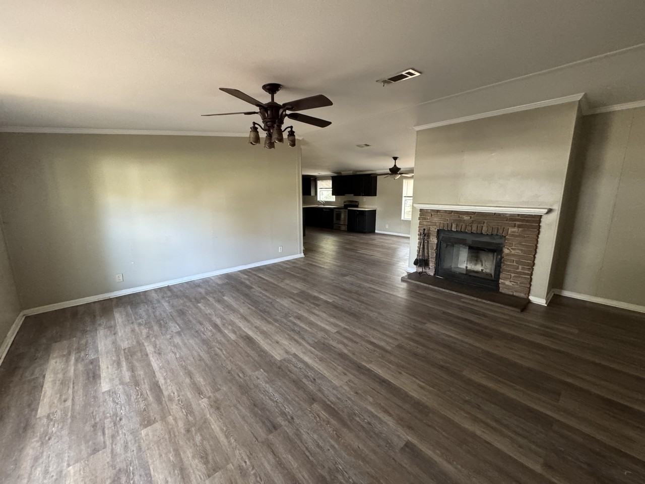 237 Temple Cir W - Photo 2 of 12
