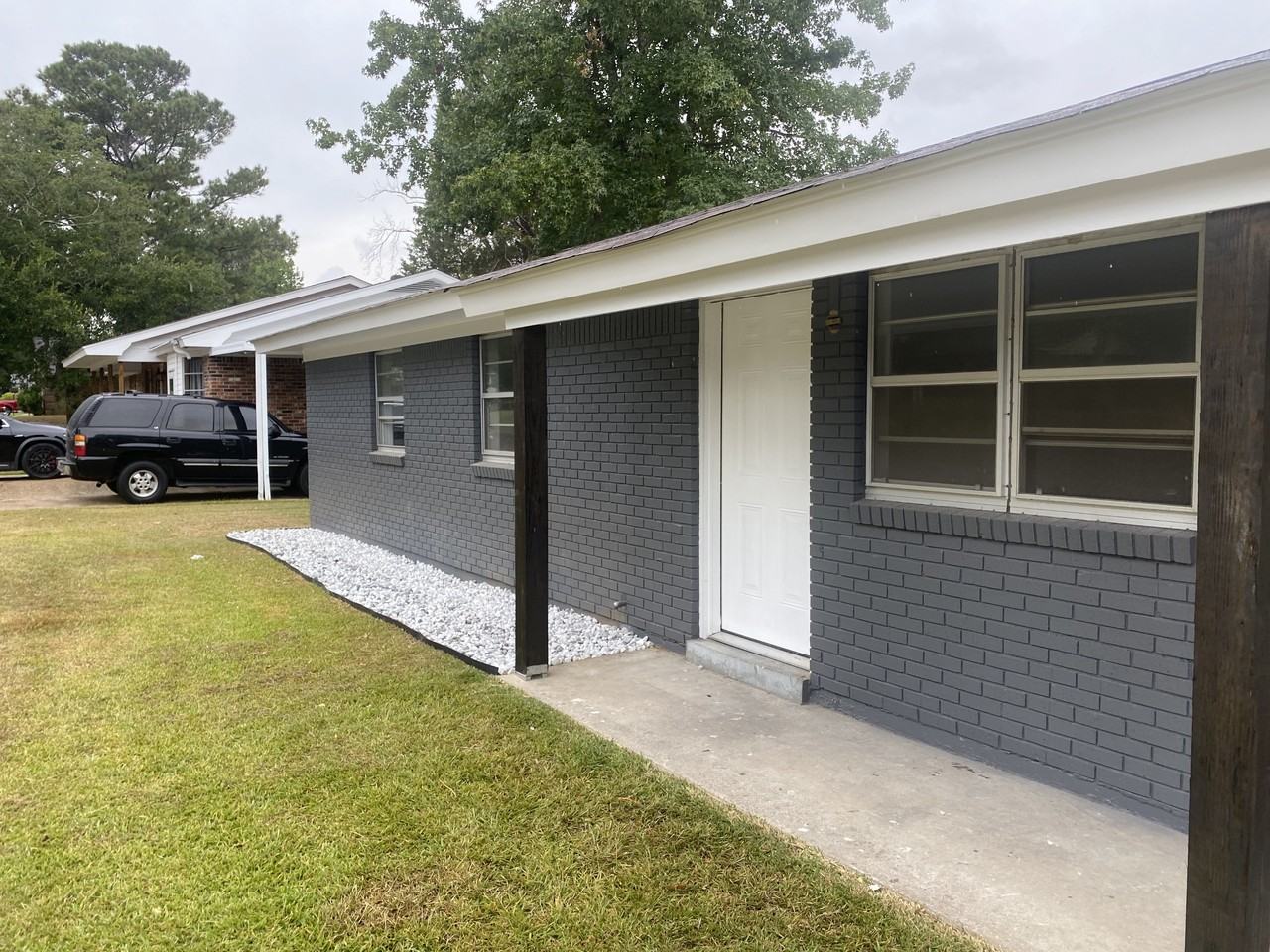 609 Hemlock St - Photo 2 of 17