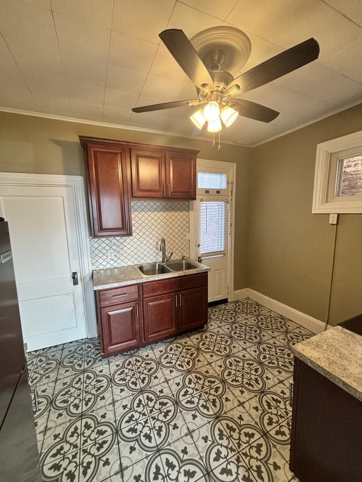 643 W Orange St #1 - Photo 4 of 13