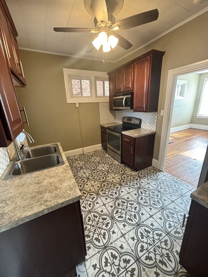 643 W Orange St #1 - Photo 5 of 13