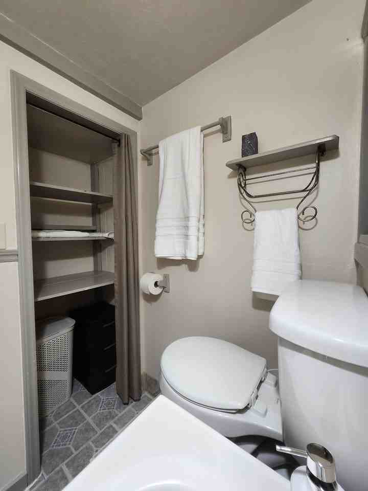 1831 Oxford Ave Sw - Photo 5 of 21