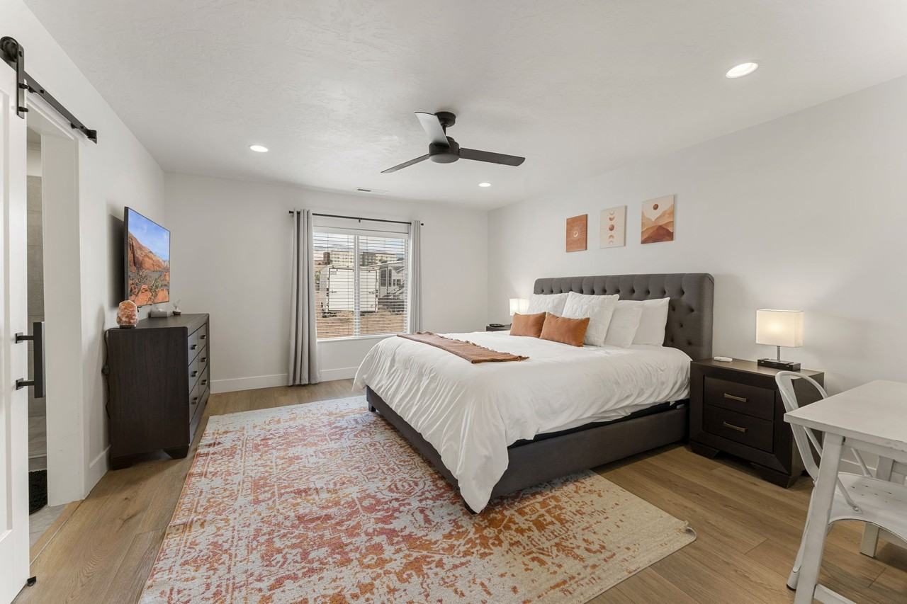 1327 E Vista Roja Pl - Photo 3 of 40