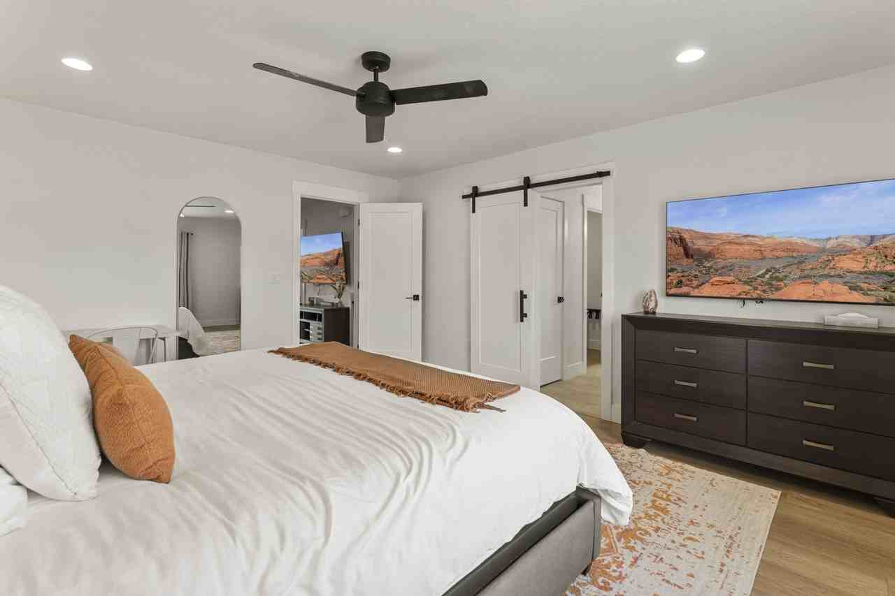 1327 E Vista Roja Pl - Photo 6 of 40