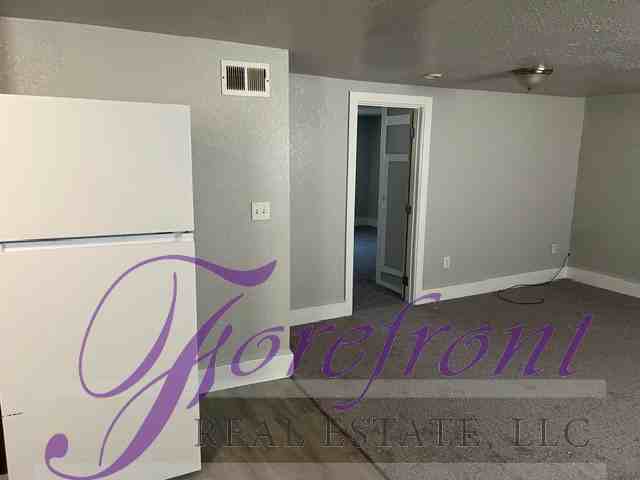 1028 S Walnut St #3 - Photo 4 of 8