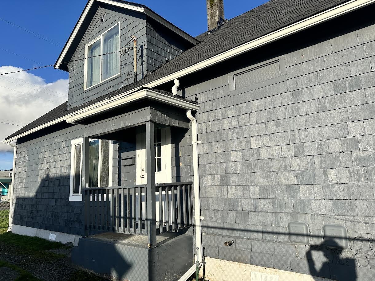 909 E 2nd St #1-2 - Photo 6 of 7