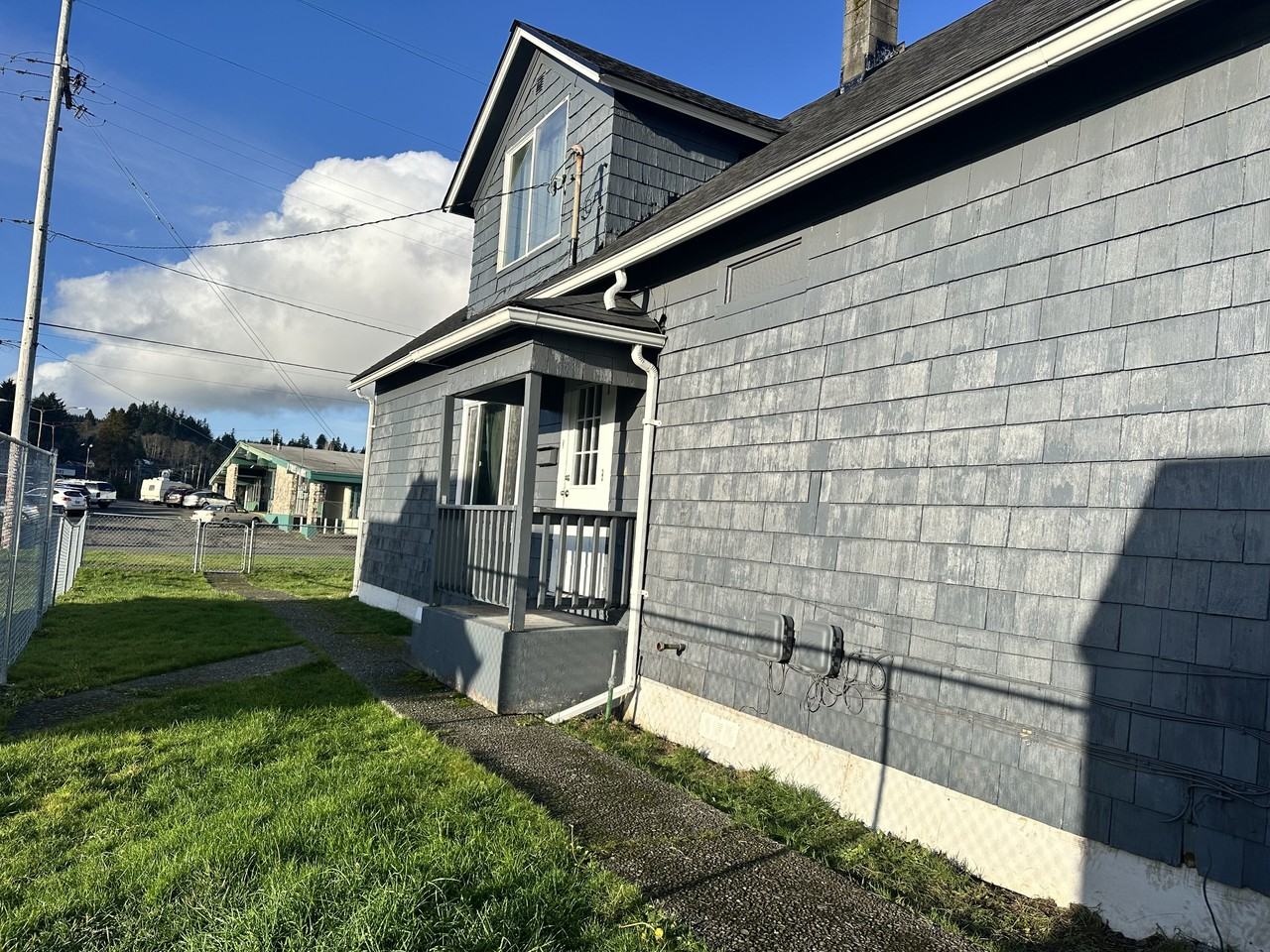 909 E 2nd St #1-2 - Photo 7 of 7